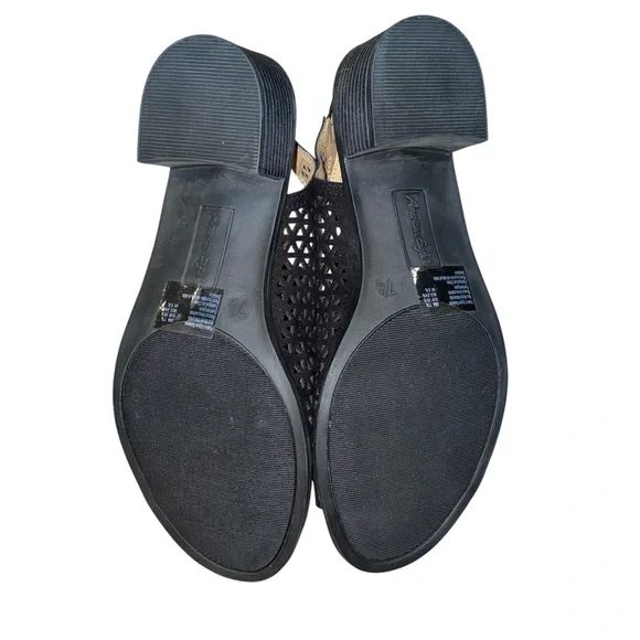 American Eagle Outfitters Black Open-Toe Block Heel Sandals - Picture 7 of 13